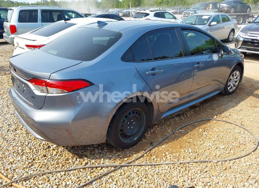 Photo 4 of 2022 Toyota Corolla LE (VIN JTDEPMAE3NJ202836)