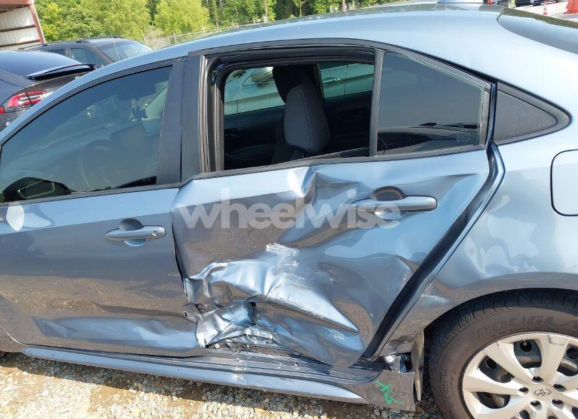 Photo 6 of 2022 Toyota Corolla LE (VIN JTDEPMAE3NJ202836)