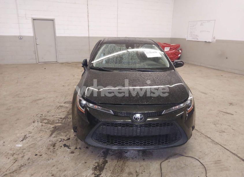 Photo 13 of 2021 Toyota Corolla LE (VIN JTDEPMAE4MJ186595)