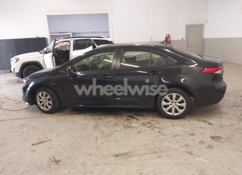 Photo 15 of 2021 Toyota Corolla LE (VIN JTDEPMAE4MJ186595)