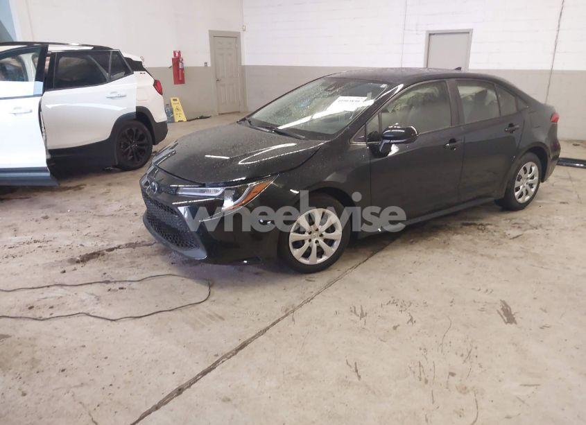 Photo 2 of 2021 Toyota Corolla LE (VIN JTDEPMAE4MJ186595)