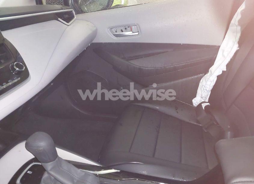 Photo 5 of 2021 Toyota Corolla LE (VIN JTDEPMAE4MJ186595)