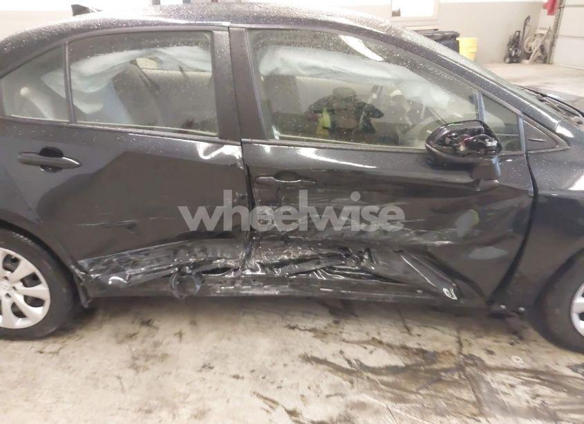 Photo 6 of 2021 Toyota Corolla LE (VIN JTDEPMAE4MJ186595)