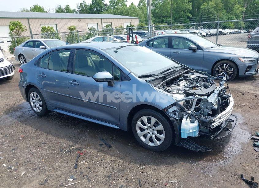 2022 Toyota Corolla LE (VIN JTDEPMAE4N3004674) main photo