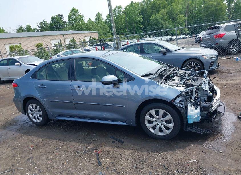 Photo 13 of 2022 Toyota Corolla LE (VIN JTDEPMAE4N3004674)