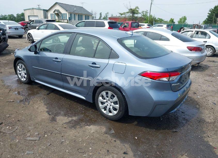 Photo 3 of 2022 Toyota Corolla LE (VIN JTDEPMAE4N3004674)