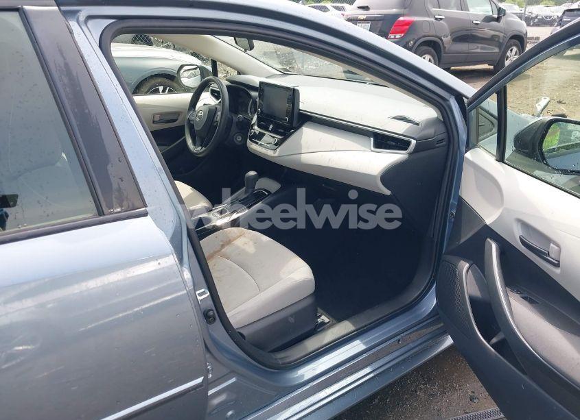 Photo 5 of 2022 Toyota Corolla LE (VIN JTDEPMAE4N3004674)