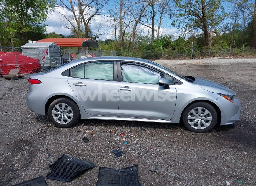 Photo 13 of 2022 Toyota Corolla LE (VIN JTDEPMAE4N3016548)