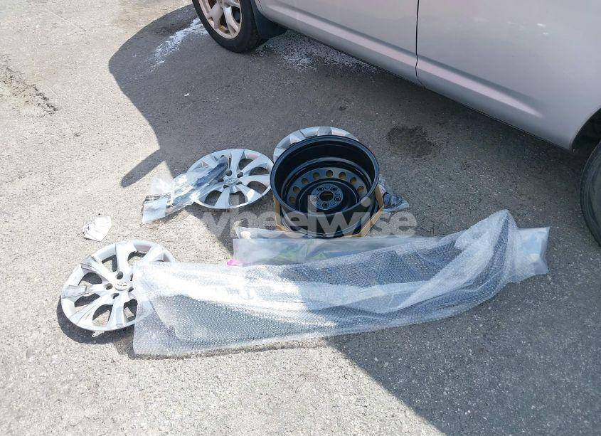 Photo 12 of 2021 Toyota Corolla LE (VIN JTDEPMAE5MJ130780)