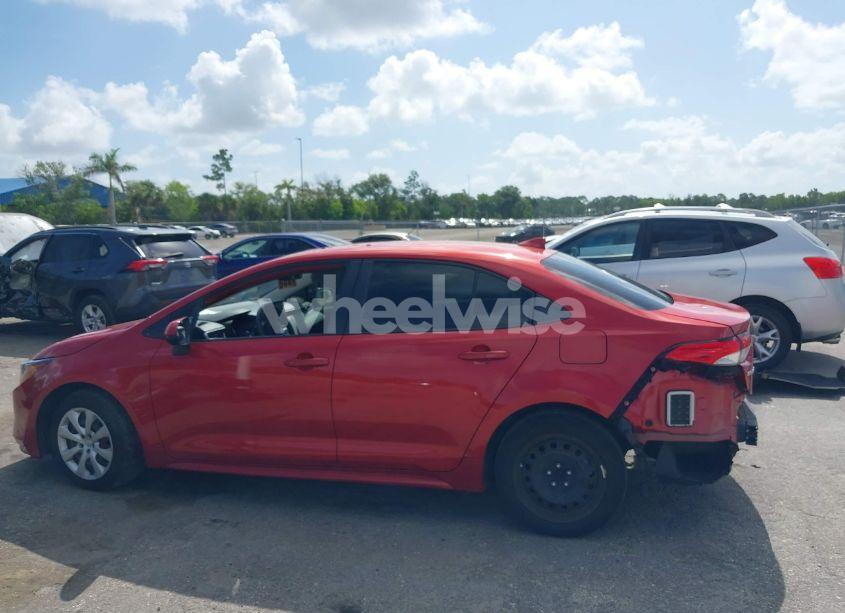 Photo 15 of 2021 Toyota Corolla LE (VIN JTDEPMAE5MJ130780)