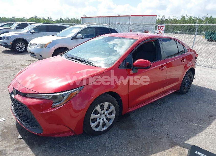 Photo 2 of 2021 Toyota Corolla LE (VIN JTDEPMAE5MJ130780)