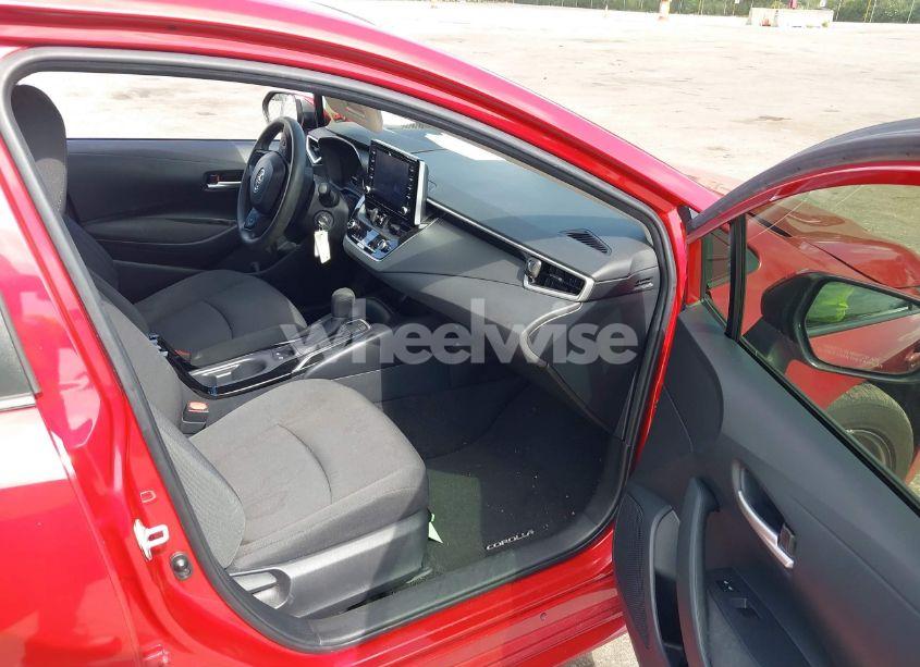 Photo 5 of 2021 Toyota Corolla LE (VIN JTDEPMAE5MJ130780)