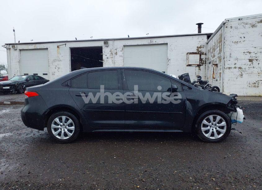 Photo 13 of 2021 Toyota Corolla LE (VIN JTDEPMAE5MJ135932)