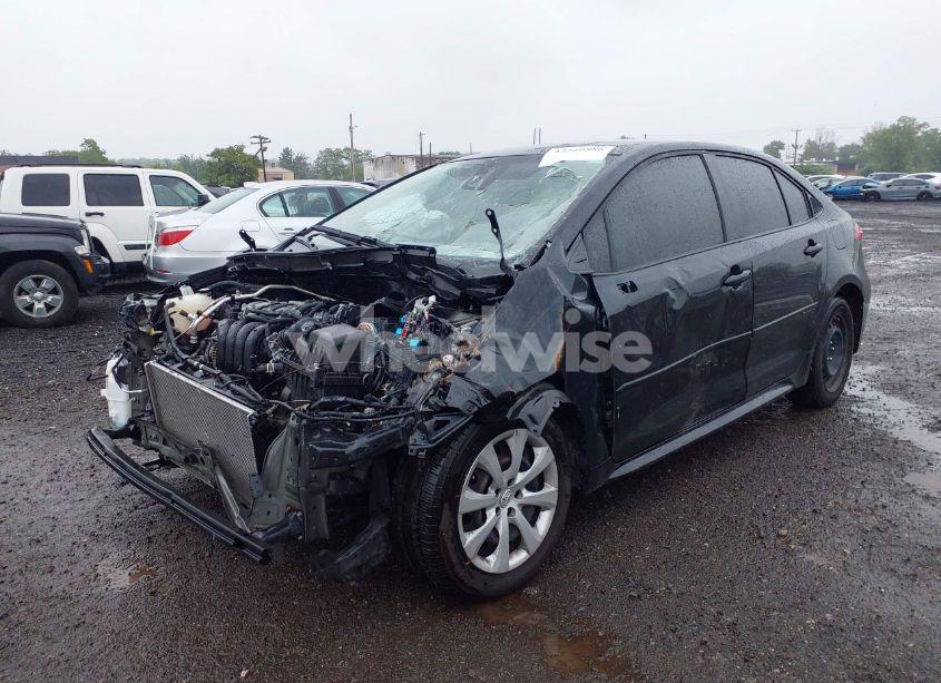 Photo 2 of 2021 Toyota Corolla LE (VIN JTDEPMAE5MJ135932)