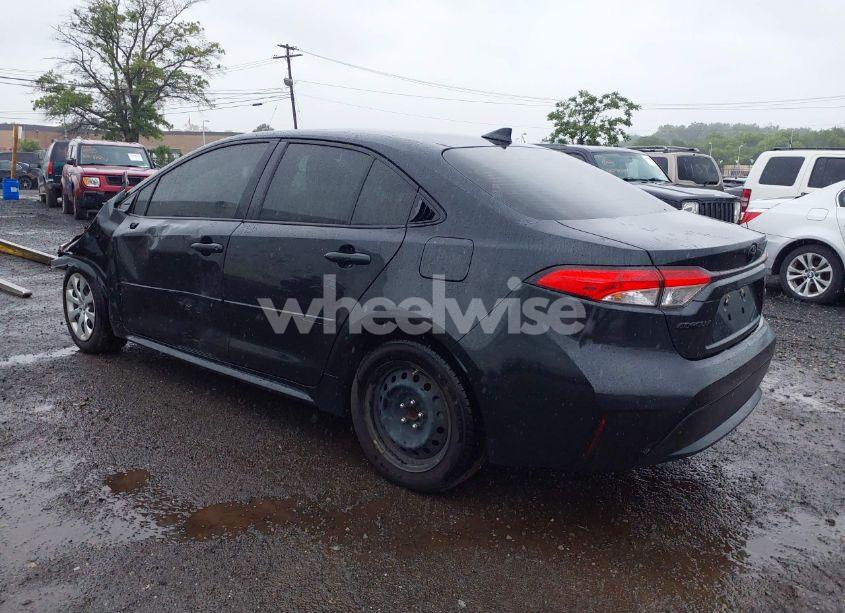 Photo 3 of 2021 Toyota Corolla LE (VIN JTDEPMAE5MJ135932)