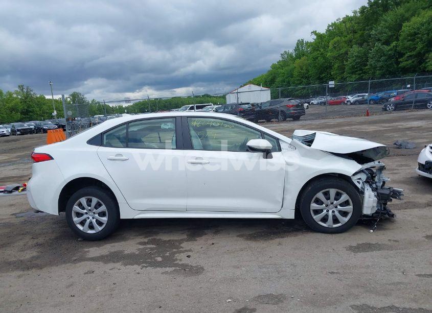 Photo 13 of 2021 Toyota Corolla LE (VIN JTDEPMAE5MJ185326)