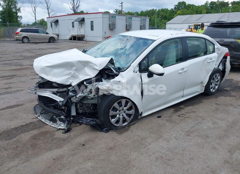 Photo 2 of 2021 Toyota Corolla LE (VIN JTDEPMAE5MJ185326)