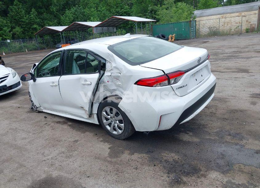 Photo 3 of 2021 Toyota Corolla LE (VIN JTDEPMAE5MJ185326)