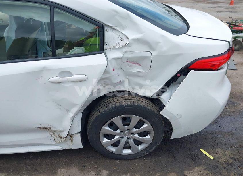 Photo 6 of 2021 Toyota Corolla LE (VIN JTDEPMAE5MJ185326)