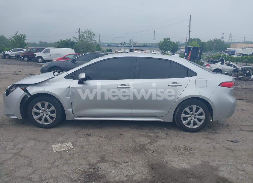 Photo 14 of 2022 Toyota Corolla LE (VIN JTDEPMAE5N3014324)