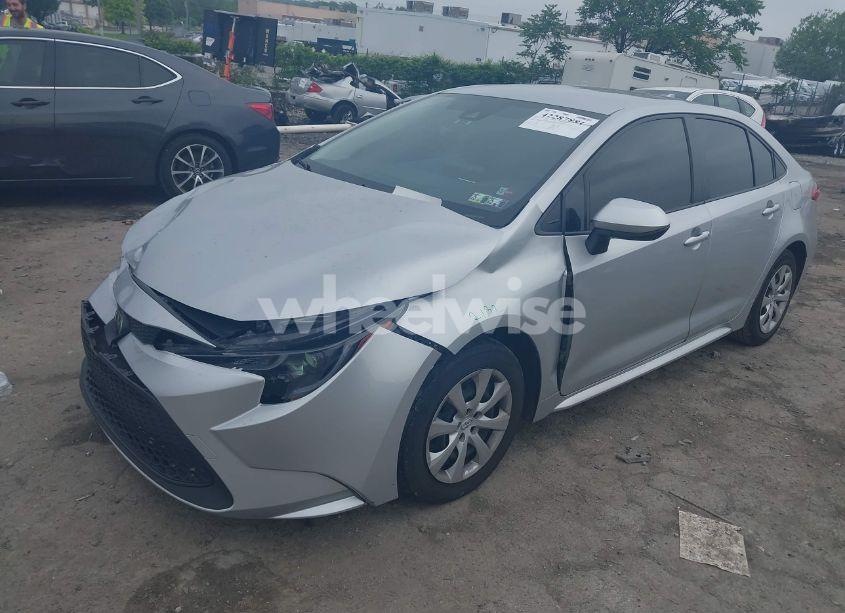 Photo 2 of 2022 Toyota Corolla LE (VIN JTDEPMAE5N3014324)