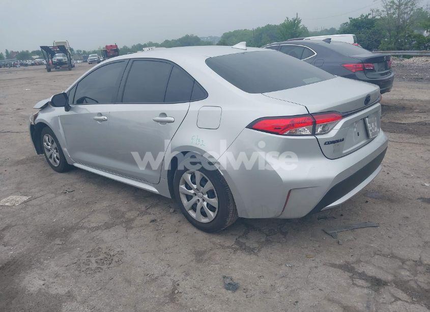 Photo 3 of 2022 Toyota Corolla LE (VIN JTDEPMAE5N3014324)