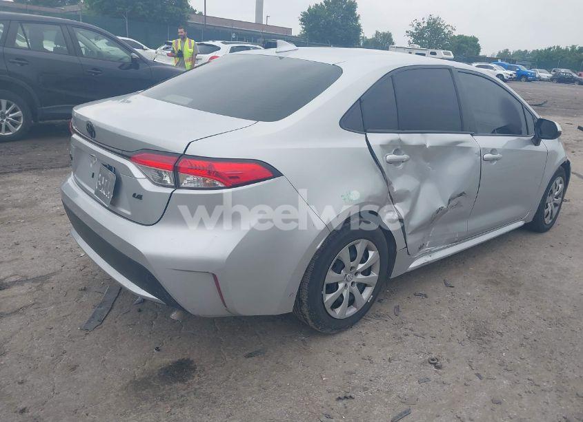 Photo 4 of 2022 Toyota Corolla LE (VIN JTDEPMAE5N3014324)