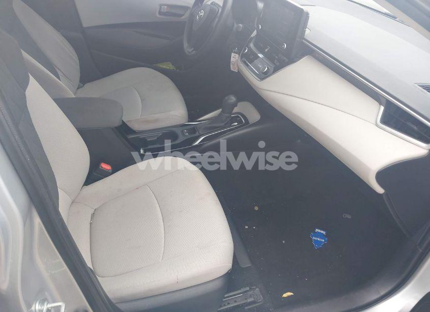 Photo 5 of 2022 Toyota Corolla LE (VIN JTDEPMAE5N3014324)