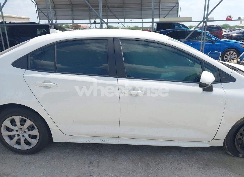 Photo 12 of 2022 Toyota Corolla LE (VIN JTDEPMAE6N3016440)