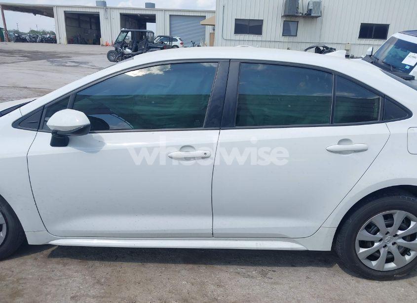 Photo 13 of 2022 Toyota Corolla LE (VIN JTDEPMAE6N3016440)