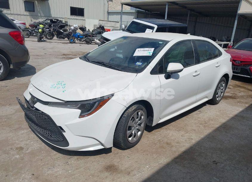 Photo 2 of 2022 Toyota Corolla LE (VIN JTDEPMAE6N3016440)