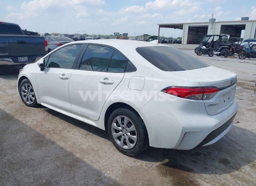 Photo 3 of 2022 Toyota Corolla LE (VIN JTDEPMAE6N3016440)