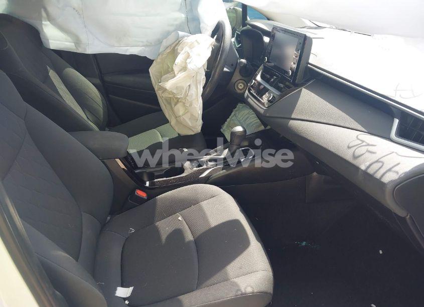 Photo 5 of 2022 Toyota Corolla LE (VIN JTDEPMAE6N3016440)