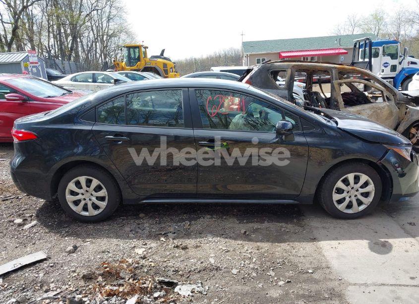 Photo 13 of 2022 Toyota Corolla LE (VIN JTDEPMAE6NJ220196)