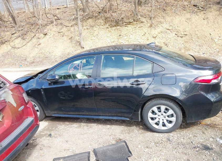 Photo 14 of 2022 Toyota Corolla LE (VIN JTDEPMAE6NJ220196)