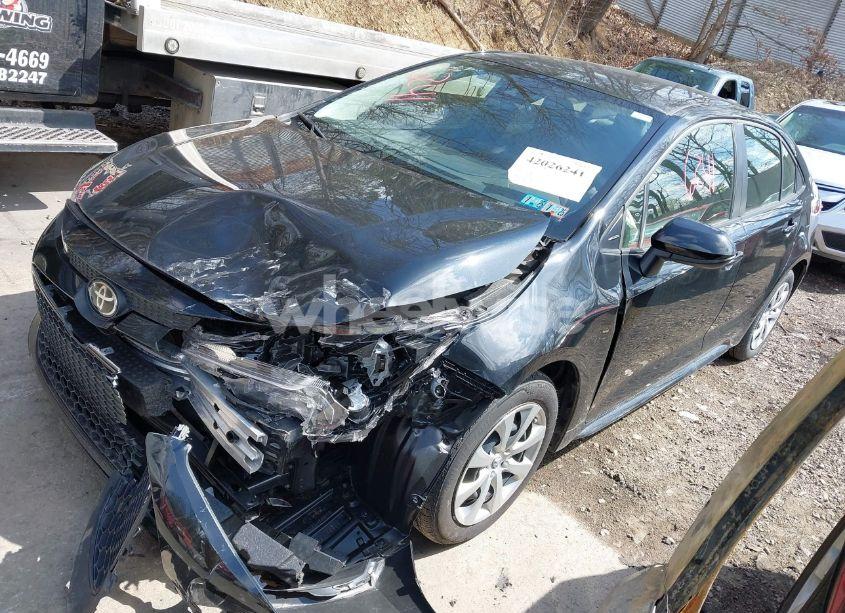 Photo 2 of 2022 Toyota Corolla LE (VIN JTDEPMAE6NJ220196)