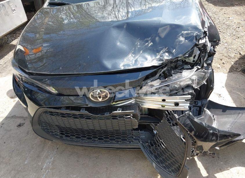Photo 6 of 2022 Toyota Corolla LE (VIN JTDEPMAE6NJ220196)