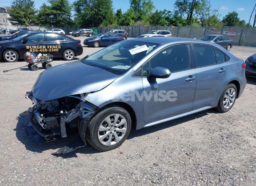 Photo 2 of 2021 Toyota Corolla LE (VIN JTDEPMAE7MJ144664)