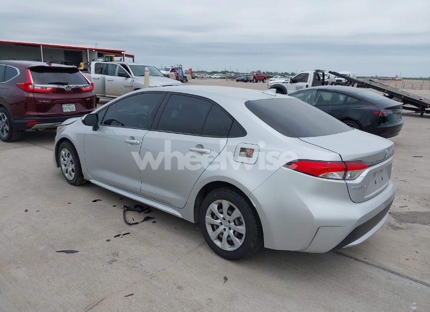 Photo 3 of 2021 Toyota Corolla LE (VIN JTDEPMAE7MJ158841)