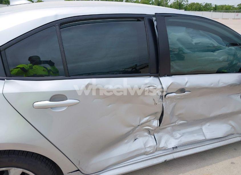 Photo 6 of 2021 Toyota Corolla LE (VIN JTDEPMAE7MJ158841)