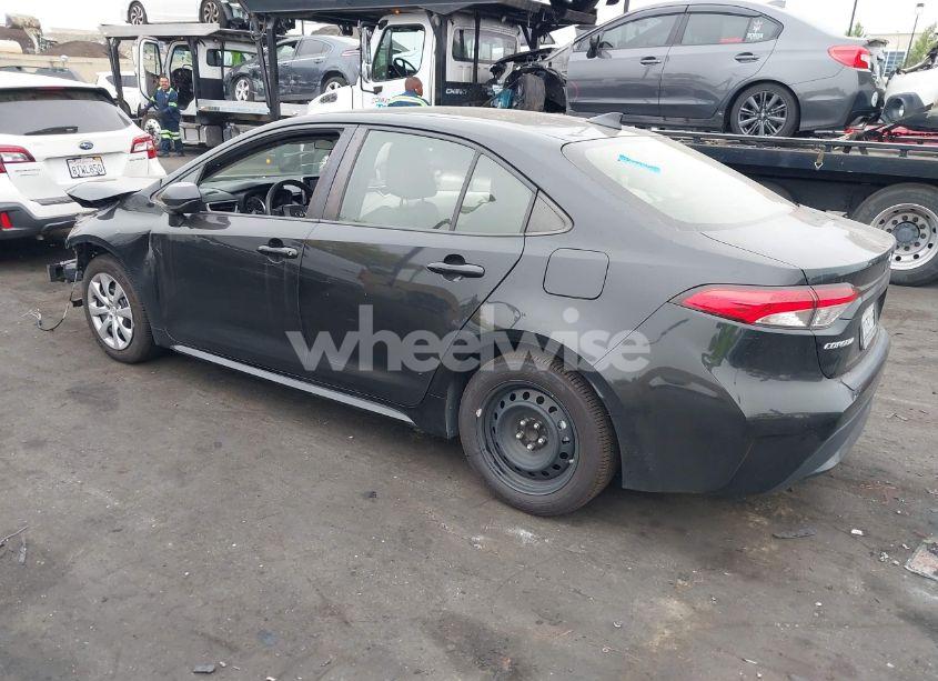 Photo 3 of 2021 Toyota Corolla LE (VIN JTDEPMAE7MJ163411)