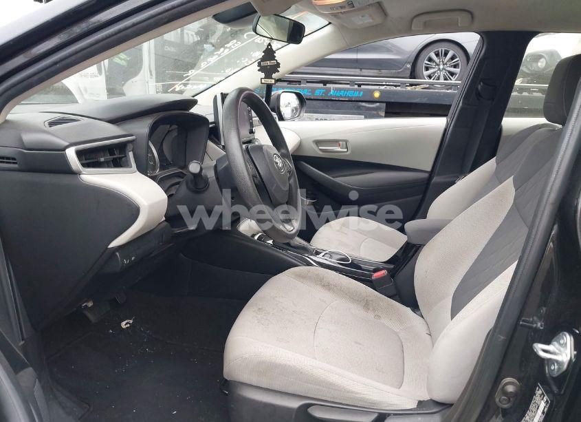 Photo 5 of 2021 Toyota Corolla LE (VIN JTDEPMAE7MJ163411)