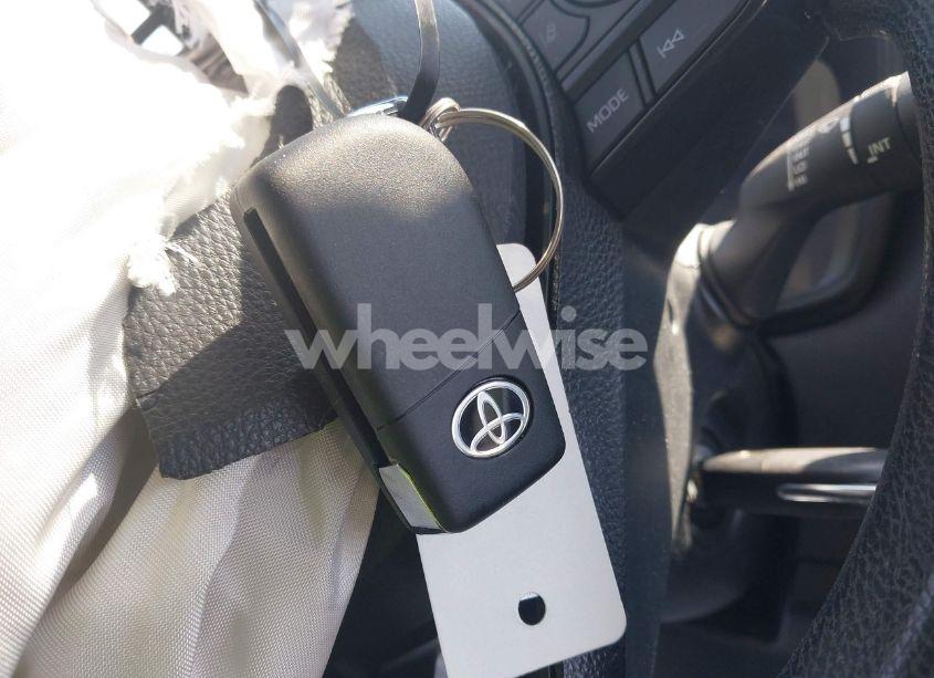 Photo 11 of 2021 Toyota Corolla LE (VIN JTDEPMAE7MJ175297)