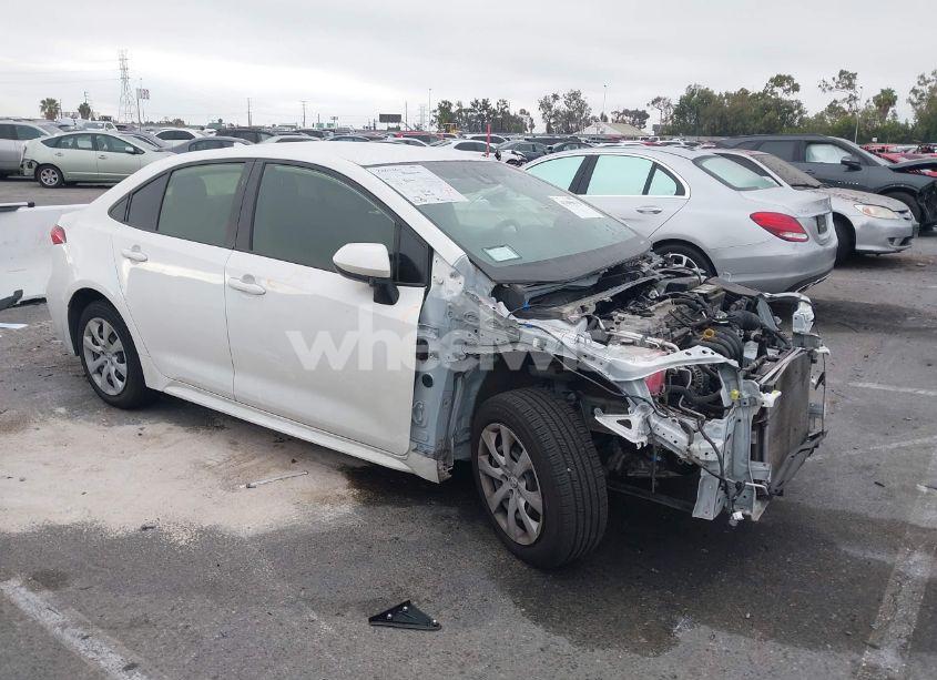 2022 Toyota Corolla LE (VIN JTDEPMAE7N3020352) main photo