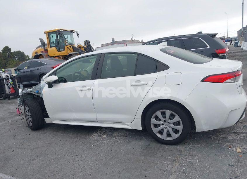 Photo 15 of 2022 Toyota Corolla LE (VIN JTDEPMAE7N3020352)