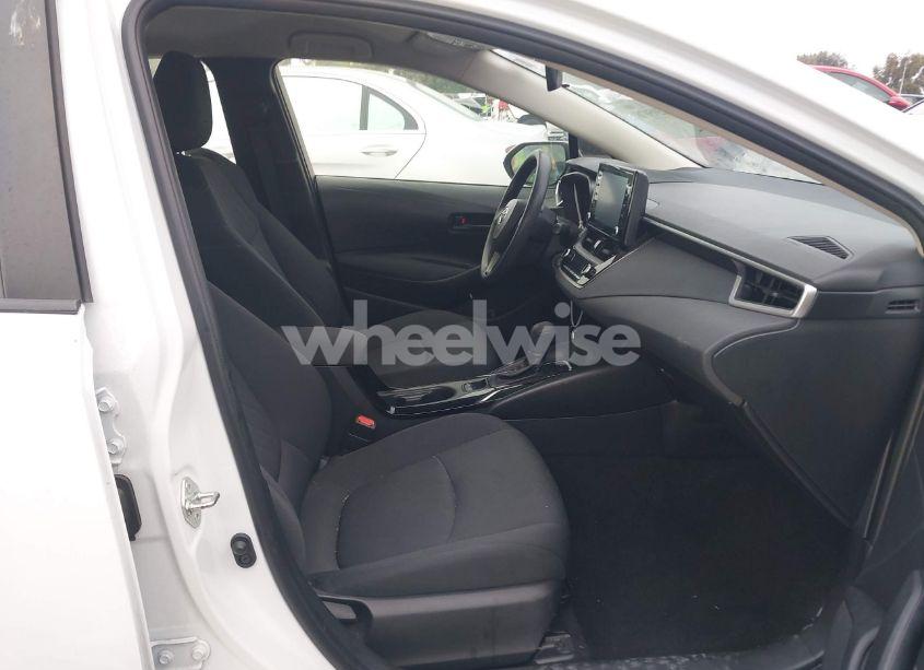 Photo 5 of 2022 Toyota Corolla LE (VIN JTDEPMAE7N3020352)