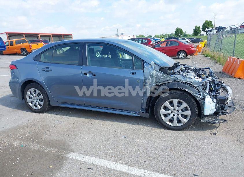 Photo 14 of 2022 Toyota Corolla LE (VIN JTDEPMAE7NJ222667)