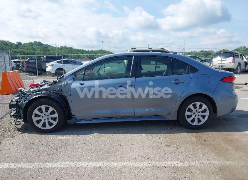 Photo 15 of 2022 Toyota Corolla LE (VIN JTDEPMAE7NJ222667)