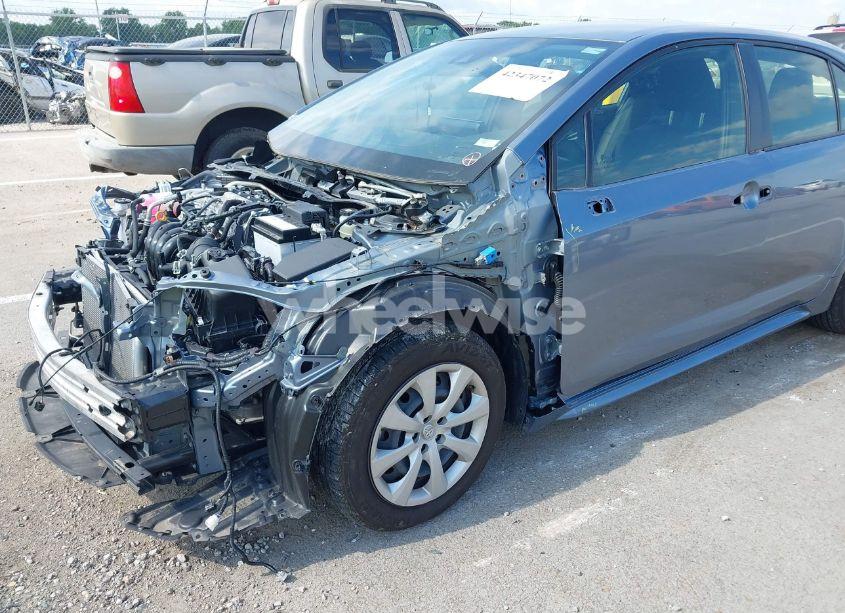 Photo 18 of 2022 Toyota Corolla LE (VIN JTDEPMAE7NJ222667)