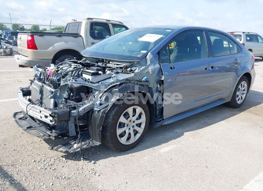 Photo 2 of 2022 Toyota Corolla LE (VIN JTDEPMAE7NJ222667)